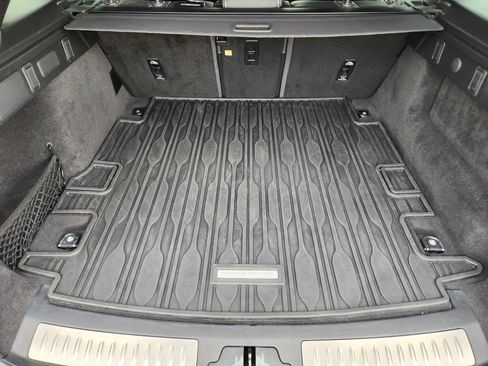 Used 2023 Land Rover Range Rover Velar S AWD/4WD image 35