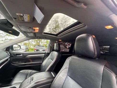 Used 2018 Toyota Highlander XLE AWD/4WD image 25