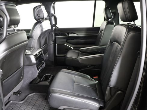 Used 2024 Jeep Wagoneer Series III image 41