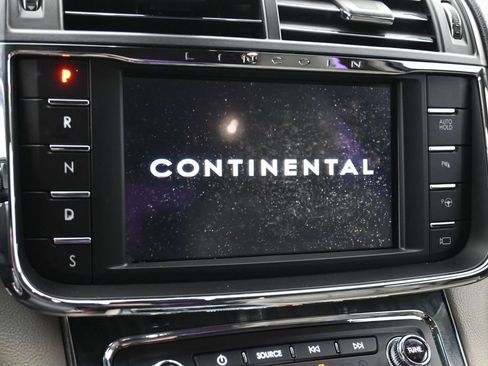 Used 2017 Lincoln Continental Reserve w/ Technology Package FWD image 3
