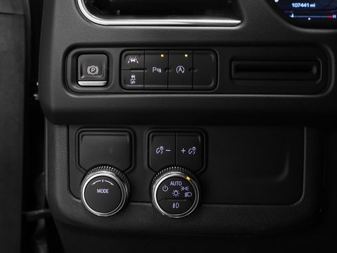 Used 2023 GMC Yukon XL SLT image 39