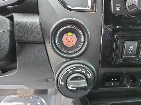 Used 2022 Nissan Titan PRO-4X w/ Pro-4x Convenience Package image 21