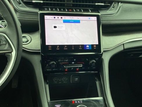 Used 2023 Jeep Grand Cherokee Limited image 10