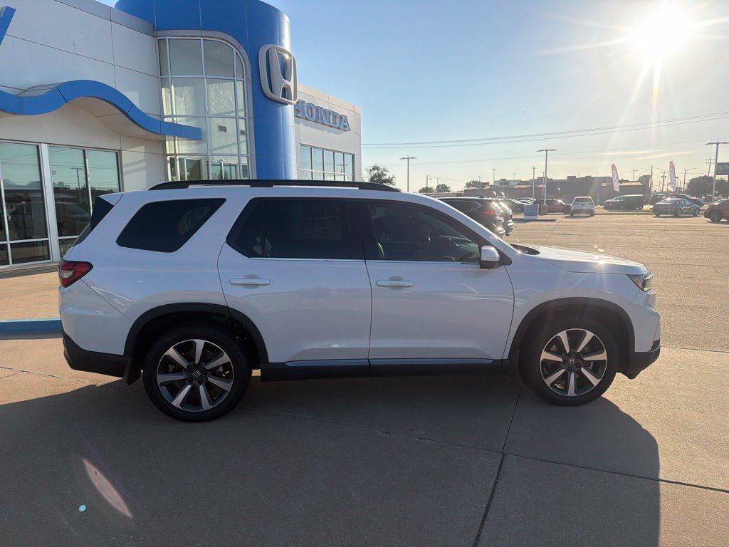 Used 2023 Honda Pilot Elite image 11