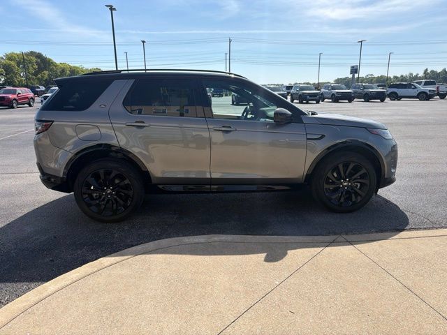 Used 2024 Land Rover Discovery Sport Dynamic SE AWD/4WD image 4