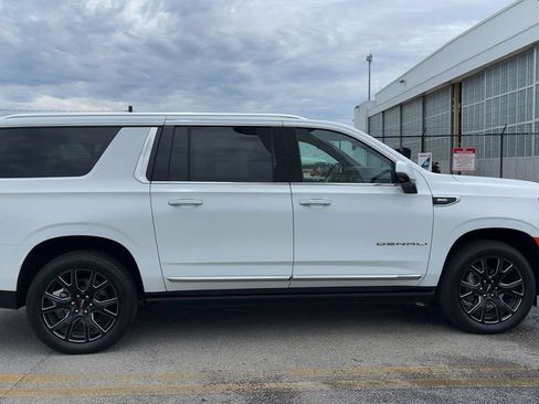Used 2024 GMC Yukon XL Denali AWD/4WD image 8