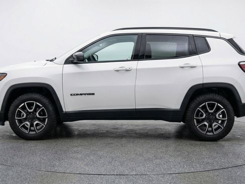 Used 2025 Jeep Compass Trailhawk image 5