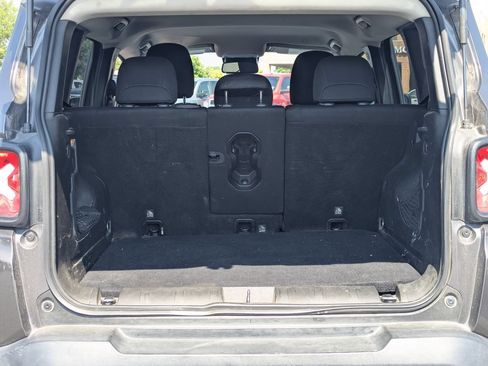 Used 2020 Jeep Renegade Altitude AWD/4WD image 30