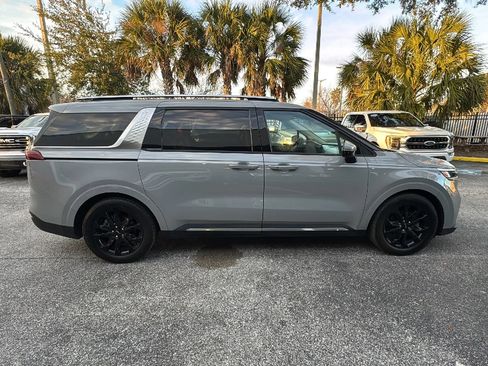 Used 2023 Kia Carnival SX FWD image 8