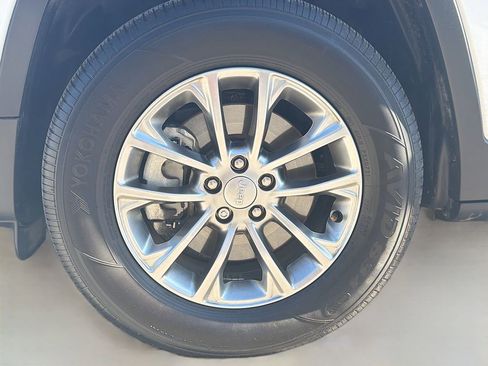 Used 2020 Jeep Cherokee Latitude Plus w/ Cold Weather Group image 33