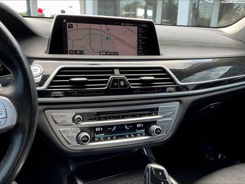 Used 2020 BMW 745e xDrive AWD/4WD image 15