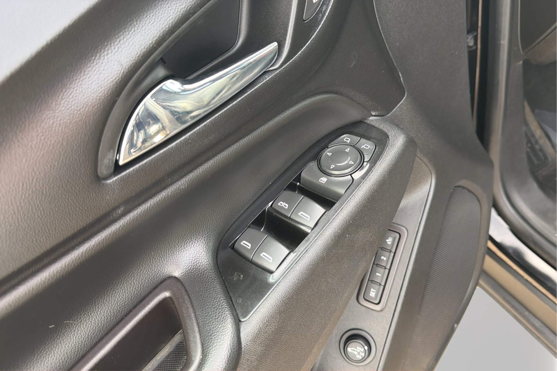 Used 2022 Chevrolet Equinox Premier FWD image 19