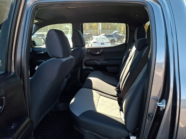 Used 2022 Toyota Tacoma TRD Off-Road w/ Technology Package AWD/4WD image 9