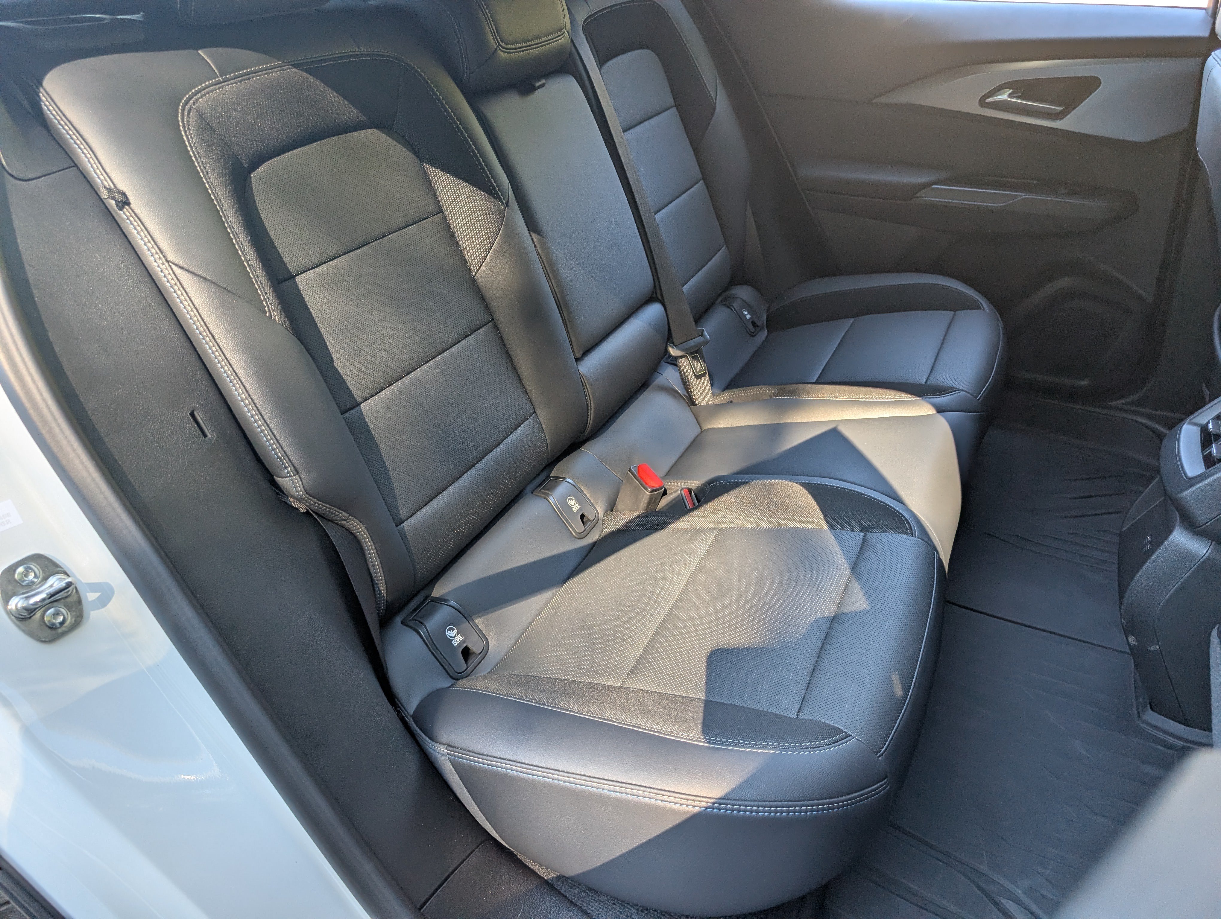 Used 2024 Chevrolet Equinox EV LT w/ LPO, Blackout Package FWD image 19
