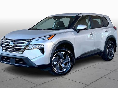 Used 2025 Nissan Rogue SV image 1