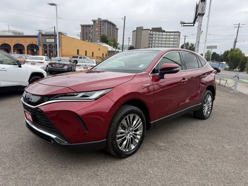 Used 2021 Toyota Venza Limited image 8