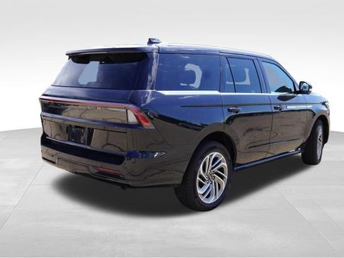 Used 2025 Lincoln Navigator Reserve AWD/4WD image 3