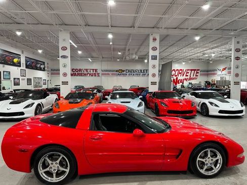 Used 2004 Chevrolet Corvette Coupe w/ Preferred Equipment Group RWD image 5