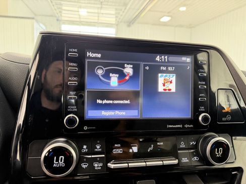 Used 2021 Toyota Highlander LE AWD/4WD image 15