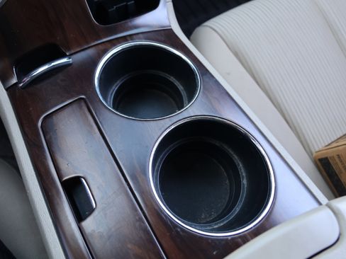 Used 2013 Toyota Venza LE w/ LE Convenience Pkg image 29