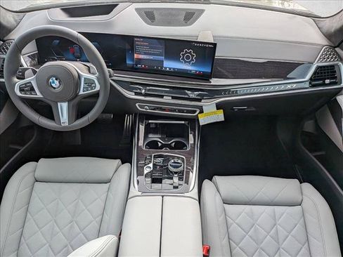 Used 2026 BMW X7 xDrive40i w/ M Sport Package AWD/4WD image 15