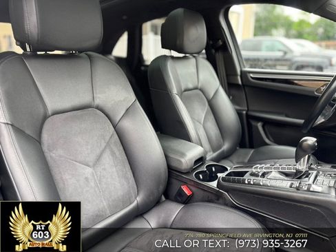 Used 2021 Porsche Macan AWD/4WD image 17