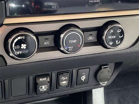 Used 2018 Toyota Tacoma TRD Sport image 27