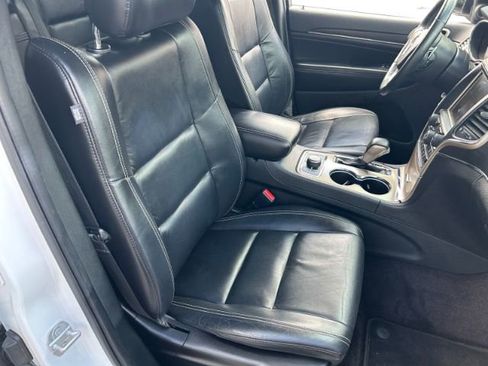 Used 2017 Jeep Grand Cherokee Limited image 23