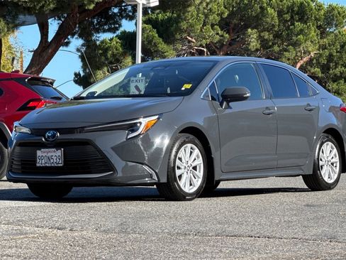 Certified 2025 Toyota Corolla XLE image 7