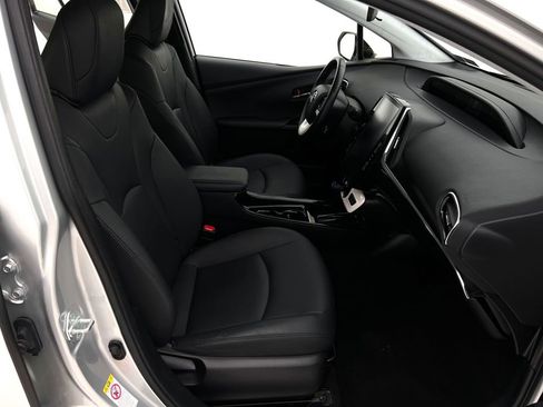 Used 2017 Toyota Prius Prime Premium image 13
