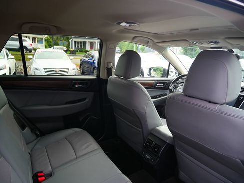 Used 2018 Subaru Outback 2.5i Limited AWD/4WD image 25