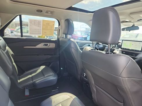 Certified 2025 Ford Explorer Active w/ Active Comfort Package AWD/4WD image 29