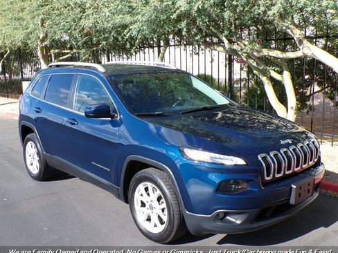 Used 2018 Jeep Cherokee Latitude Plus FWD image 1