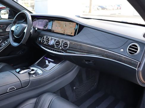 Used 2015 Mercedes-Benz S 63 AMG 4MATIC Sedan w/ Driver Assistance Package image 19