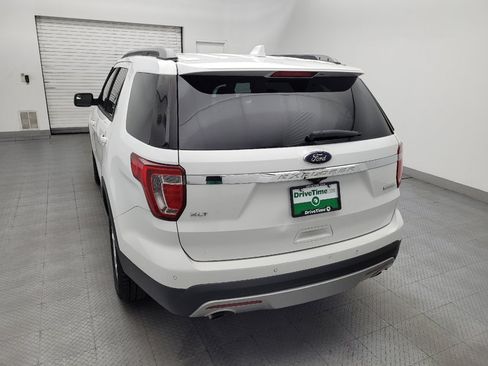 Used 2017 Ford Explorer XLT FWD image 6