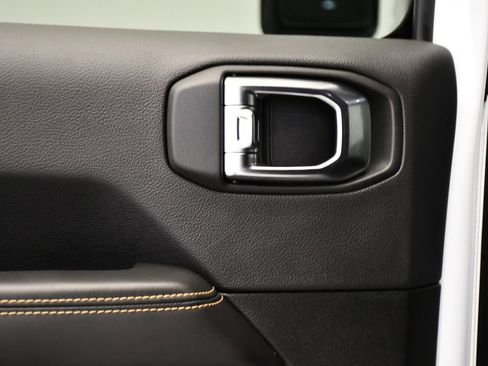 Used 2025 Jeep Wrangler Sahara image 36