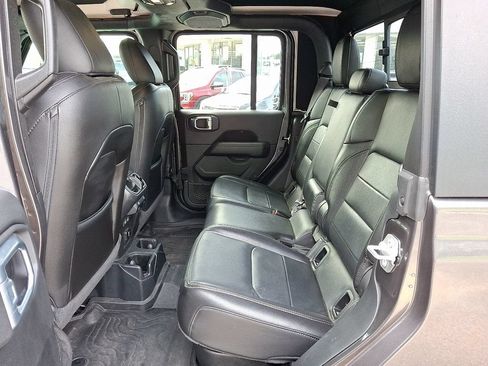 Used 2021 Jeep Gladiator Overland w/ Popular Equipment Package AWD/4WD image 8
