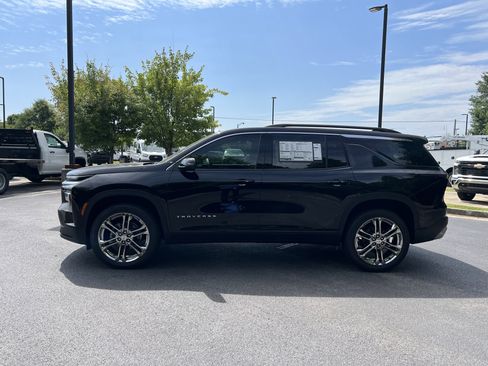 Used 2025 Chevrolet Traverse LT image 7