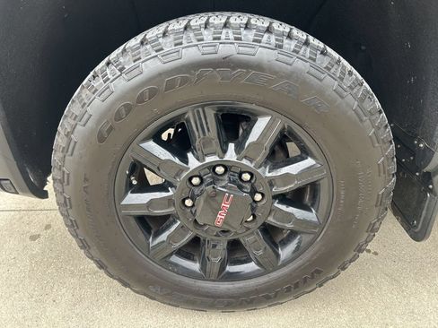 Used 2024 GMC Sierra 2500 AT4 w/ Technology Package AWD/4WD image 38