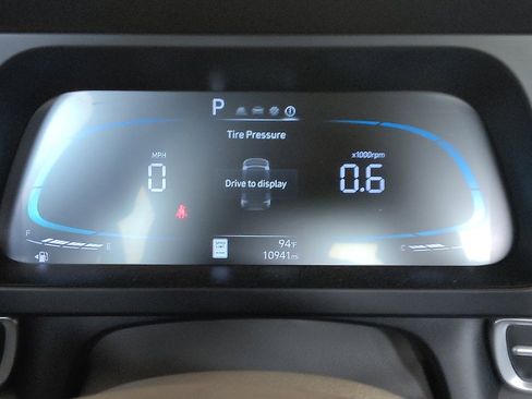 Used 2025 Hyundai Elantra Sport FWD image 23