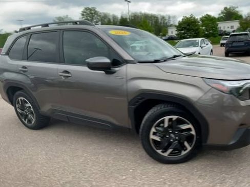 Used 2025 Subaru Forester Premium AWD/4WD image 8