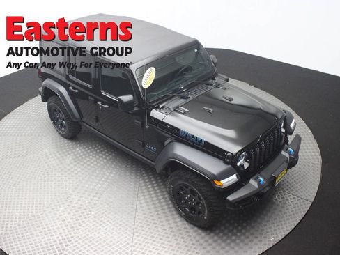 Used 2023 Jeep Wrangler Unlimited w/ Cold Weather Group AWD/4WD image 3