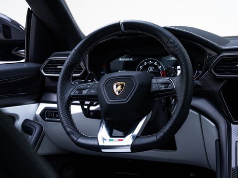 Used 2022 Lamborghini Urus image 31