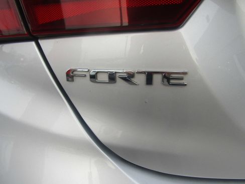 Used 2019 Kia Forte LXS image 7