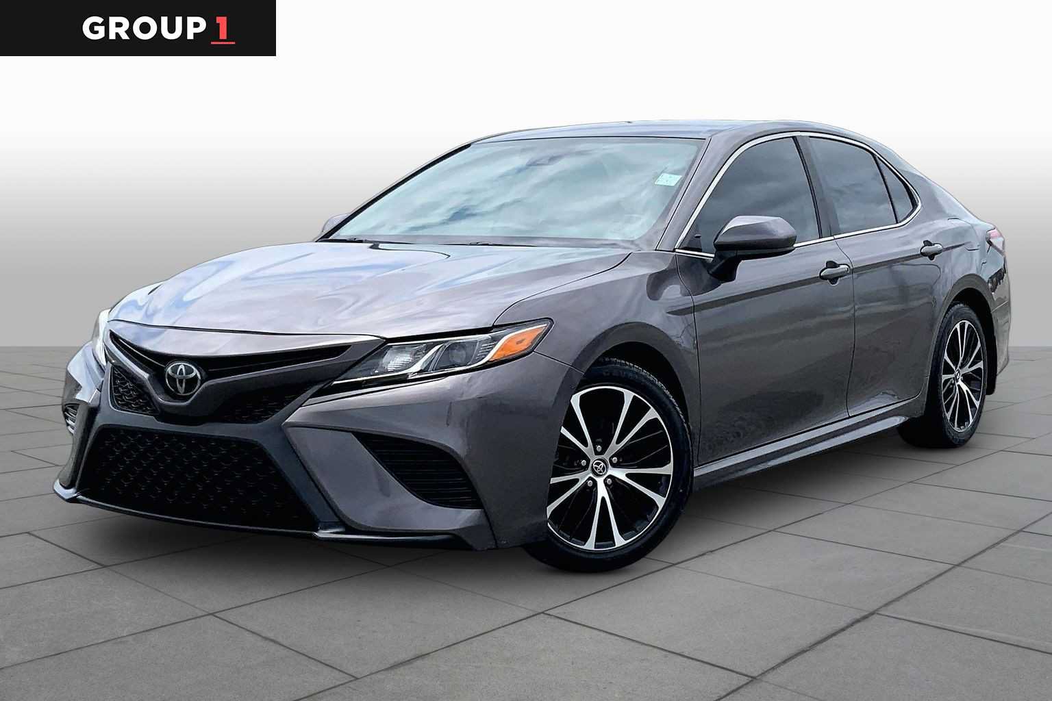 Used 2019 Toyota Camry SE FWD image 1