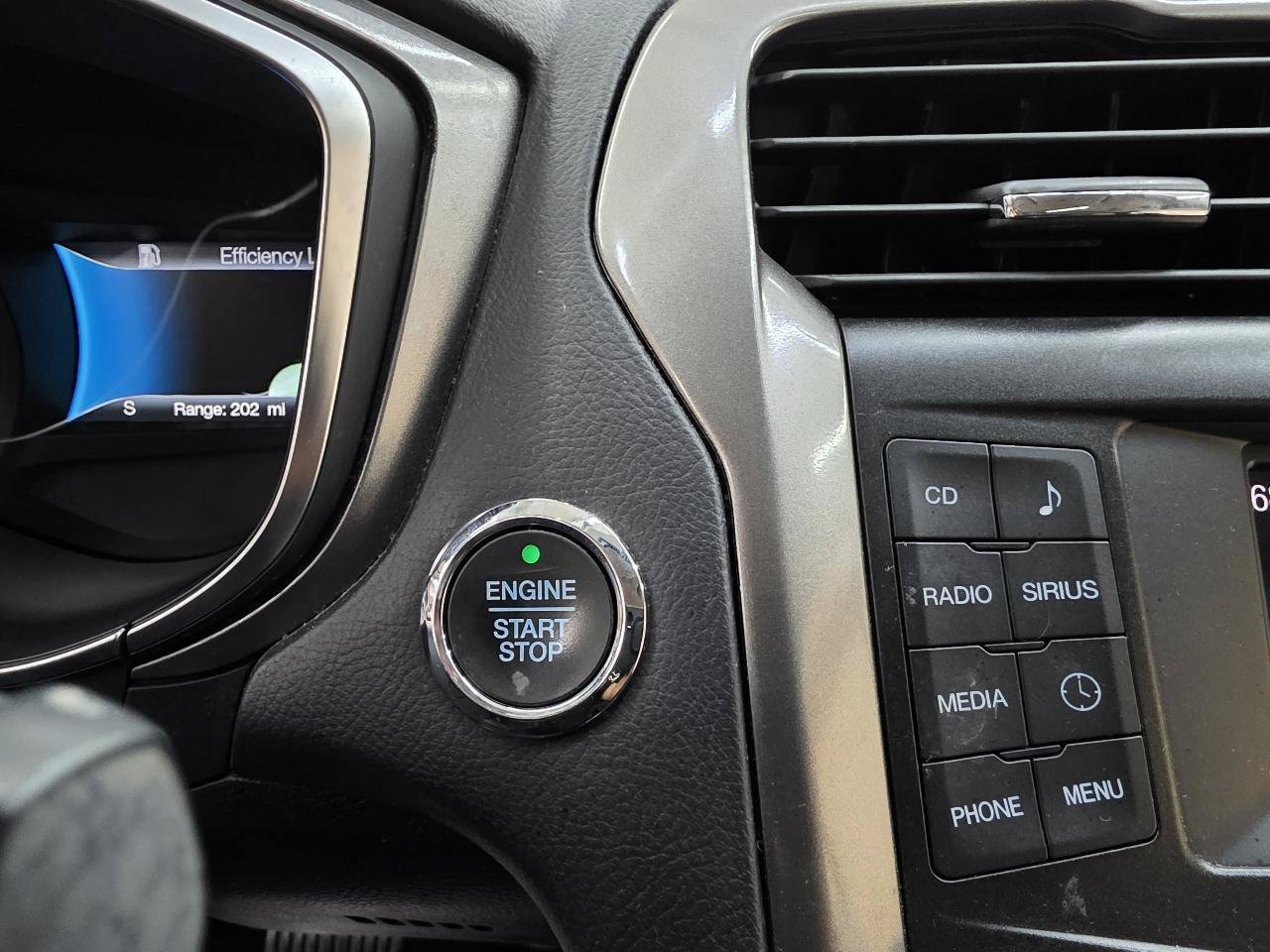 Used 2018 Ford Fusion SE FWD image 31