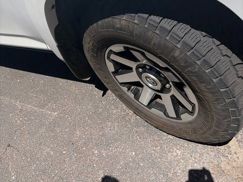 Used 2018 Toyota 4Runner TRD Off-Road Premium AWD/4WD image 8