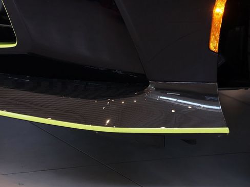 Used 2023 Aston Martin V12 Vantage RWD image 15