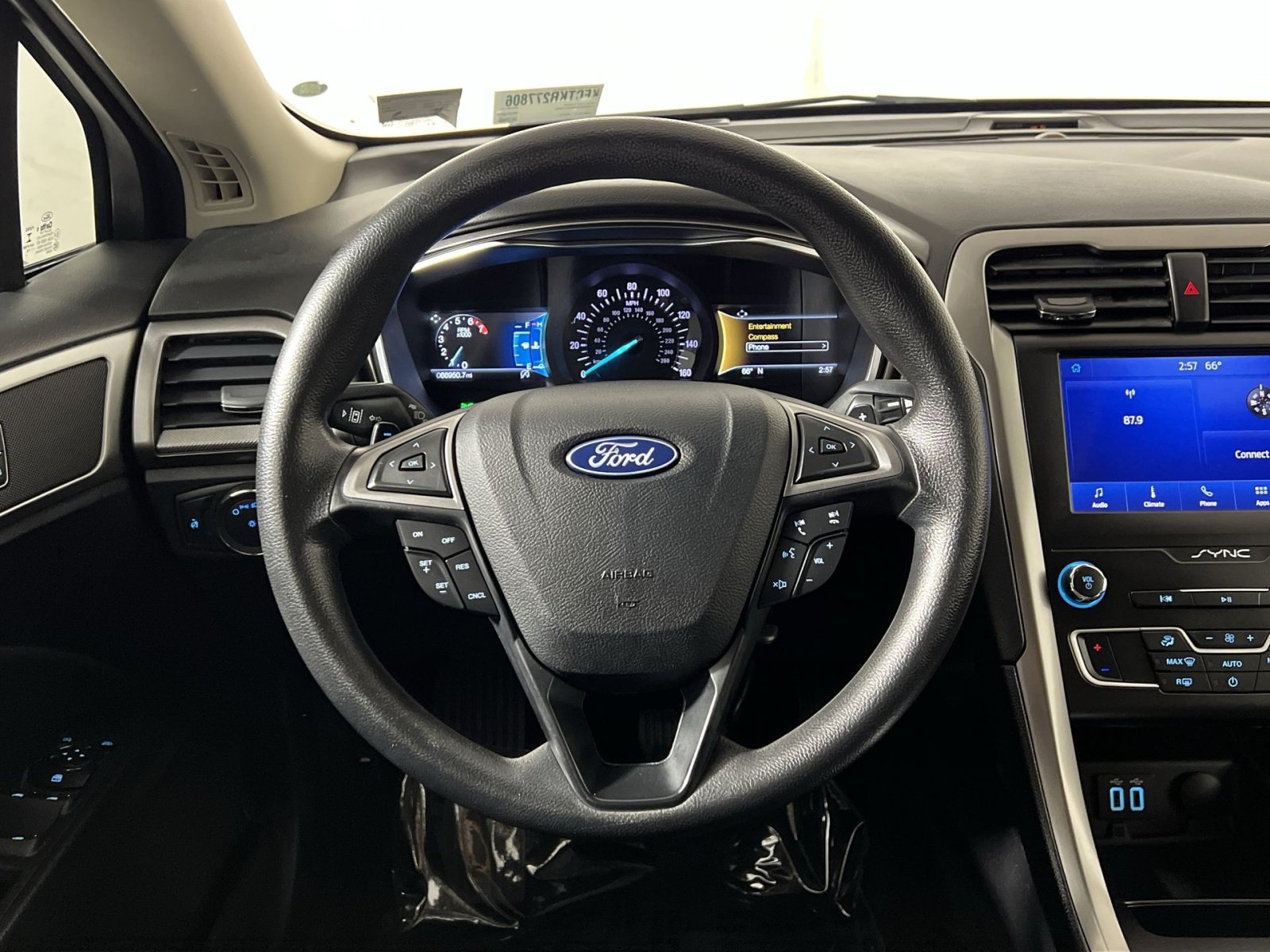 Used 2019 Ford Fusion SE FWD image 14