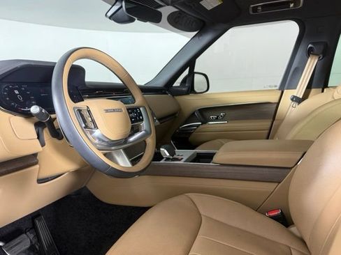 Used 2025 Land Rover Range Rover SE AWD/4WD image 6